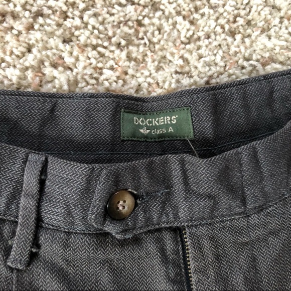 Dockers Men’s Dark Gray Pleated-Cuffed Class A Dress Pants Khakis Size 32x32 - Picture 3 of 9